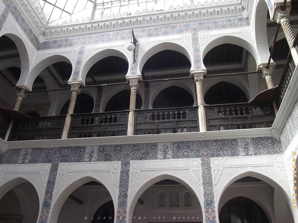 Balustrade.InterieurdupalaisHassanPacha-Alger-Algerie.JPG