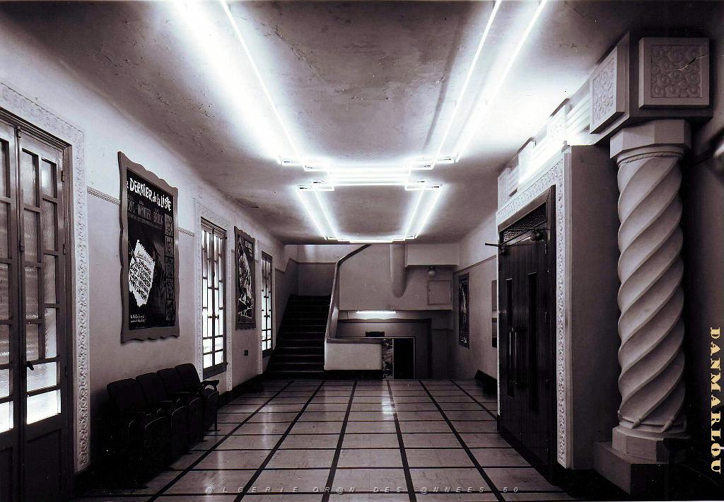 Mogador-Hall-Rdc001.JPG